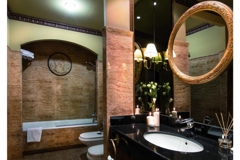 Bathroom, Izan Trujillo, Cáceres