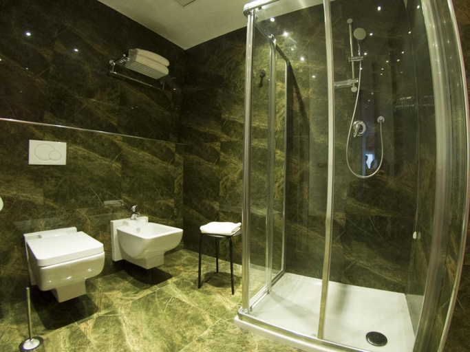 Bathroom 5, Catania International Airport Hotel, Catania
