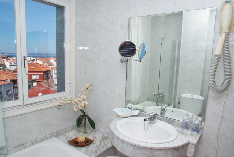 Bathroom 4, La Noyesa, Pontevedra