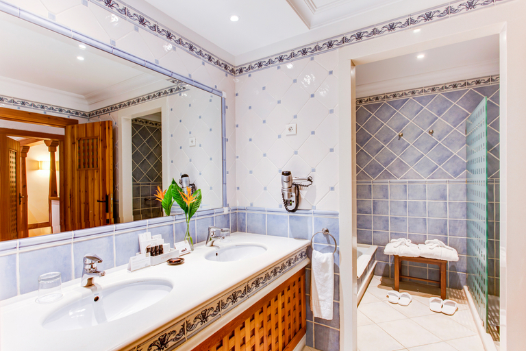 Bathroom 5, Princesa Yaiza Suite Hotel Resort, Las Palmas