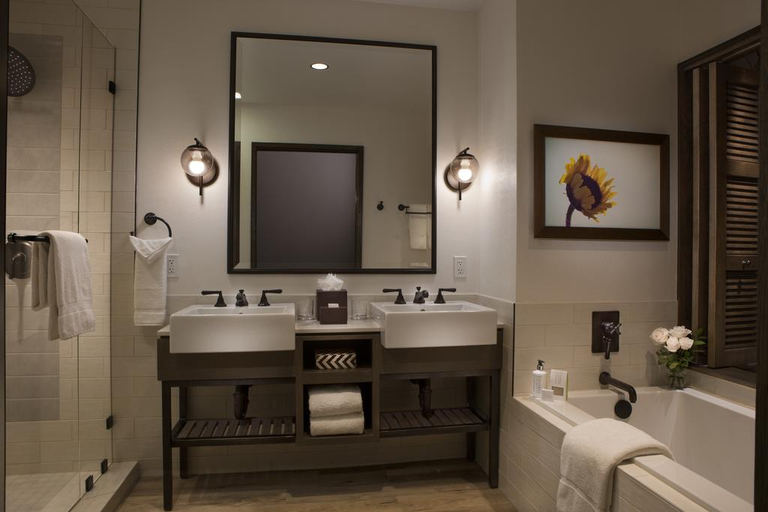 Bathroom 4, River Terrace Inn A Noble House Hotel, Napa