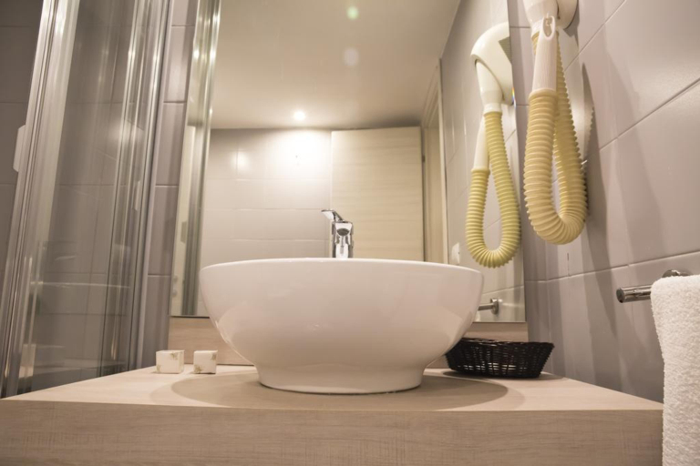 Bathroom 4, Hotel degli Ulivi, Matera