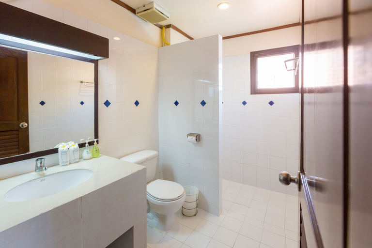 Bathroom 4, Sunrise Resort, Ko Phangan