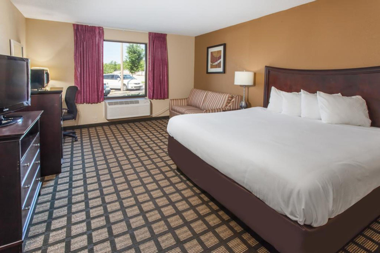Bedroom 3, Clarion Pointe Bloomington – Normal near I-55 and University, McLean