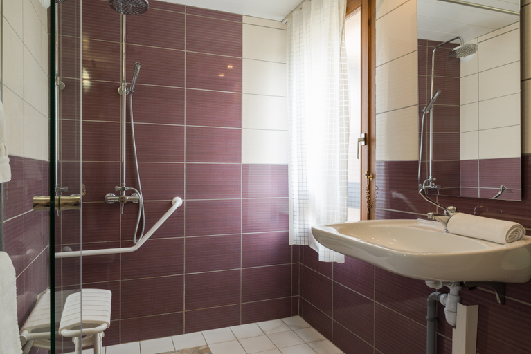Bathroom 4, Hotel Valence Est Clos des Tanneurs, Drôme