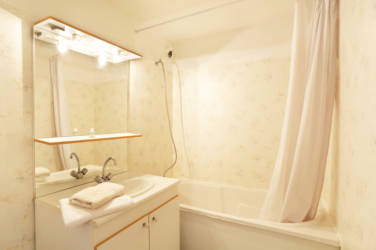Bathroom 4, Nemea Royal Peyragudes, Hautes-Pyrénées