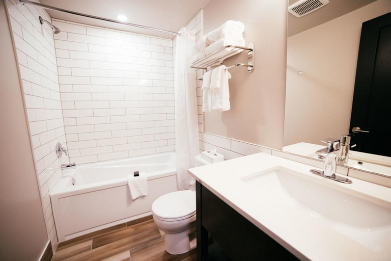 Bathroom, Tofino Resort + Marina, Alberni-Clayoquot