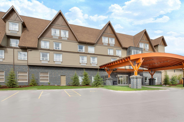 Exterior & Views 2, Super 8 by Wyndham Canmore, Division No. 15