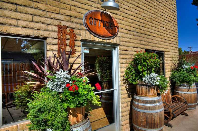 Public Area 2, Rustic Inn, Grand
