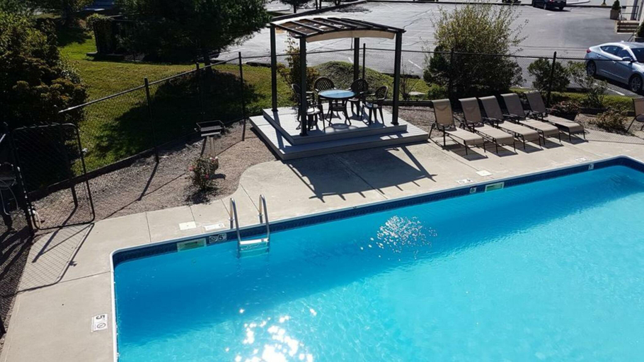 Sport & Beauty 5, Red Roof Inn & Suites Newport -Middletown, Ri, Newport