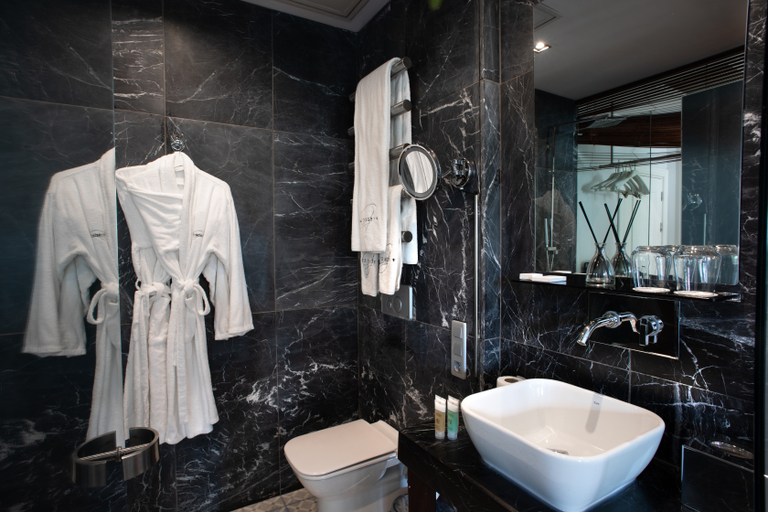 Bathroom 5, Georges Hotel Galata, Beyoğlu