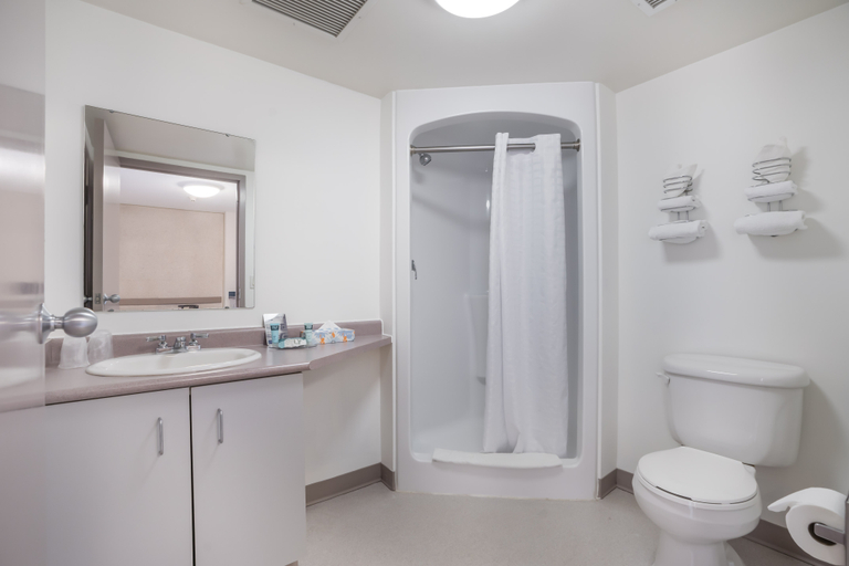 Bathroom, Residence & Conference Centre- Niagara-on-the-Lake, Niagara