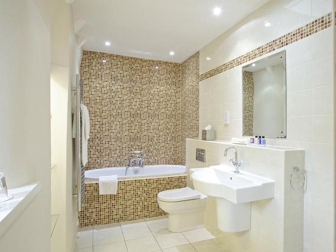Bathroom 5, Macdonald Houstoun House, West Lothian