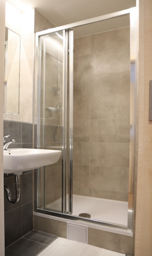 Bathroom 4, Hotel Krystal, Praha 6