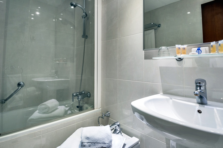 Bathroom 4, Espahotel Plaza Basílica, Madrid