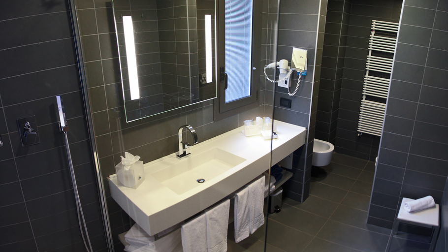 Bathroom 5, Galzignano Resort Terme & Golf - Hotel Majestic, Padua