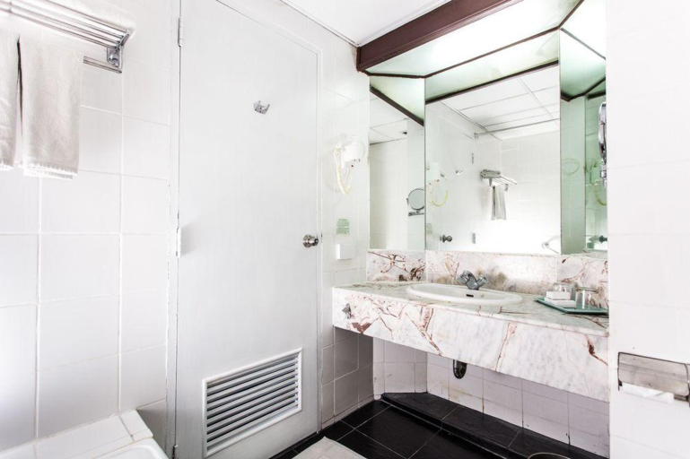 Bathroom, Town In Town, Pattaya