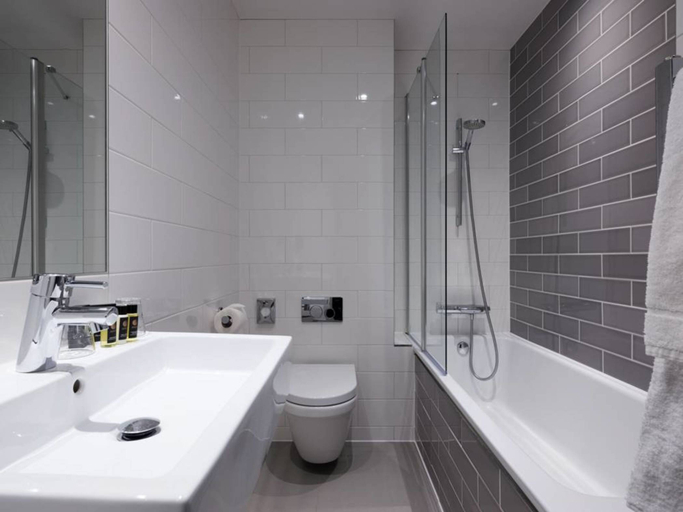 Bathroom 4, Signature Townhouse London Hyde Park, London