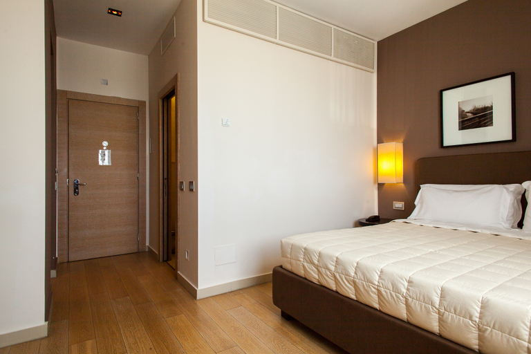 Bedroom 4, Marina Place, Genova