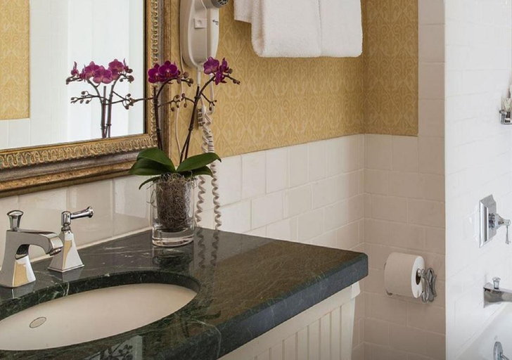 Bathroom 5, King George, San Francisco