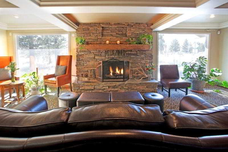 Public Area 2, The Mammoth Creek Inn, Mono