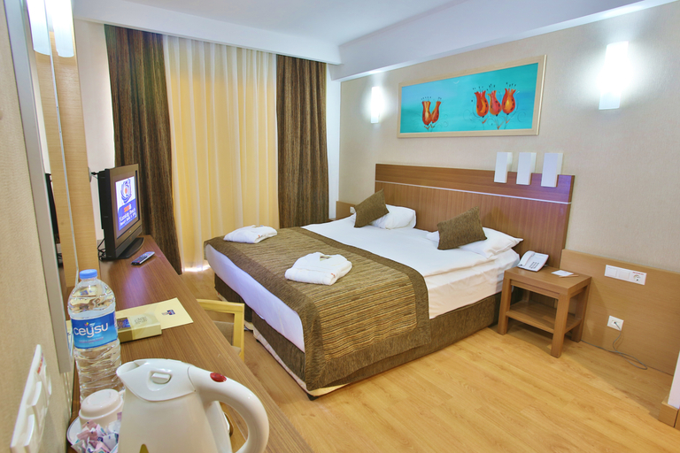 Bedroom 3, Sunis Kumköy Beach Resort Hotel & Spa, Manavgat