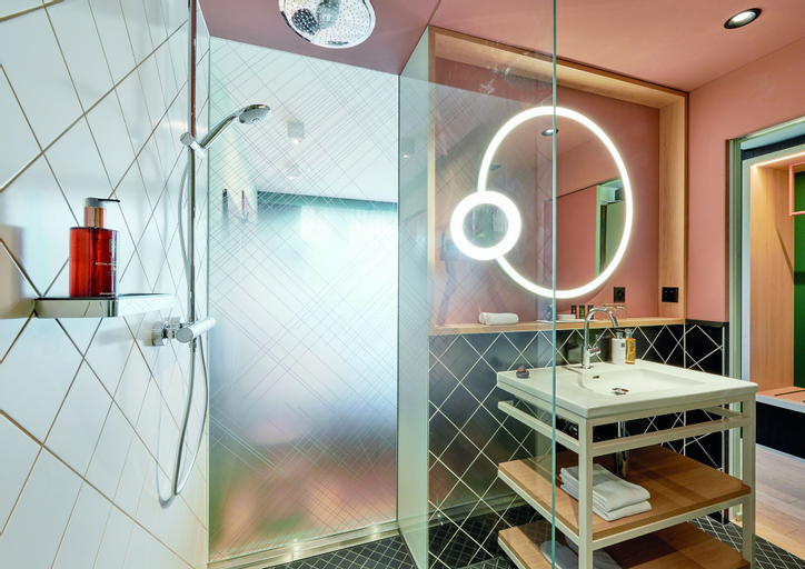 Bathroom 14