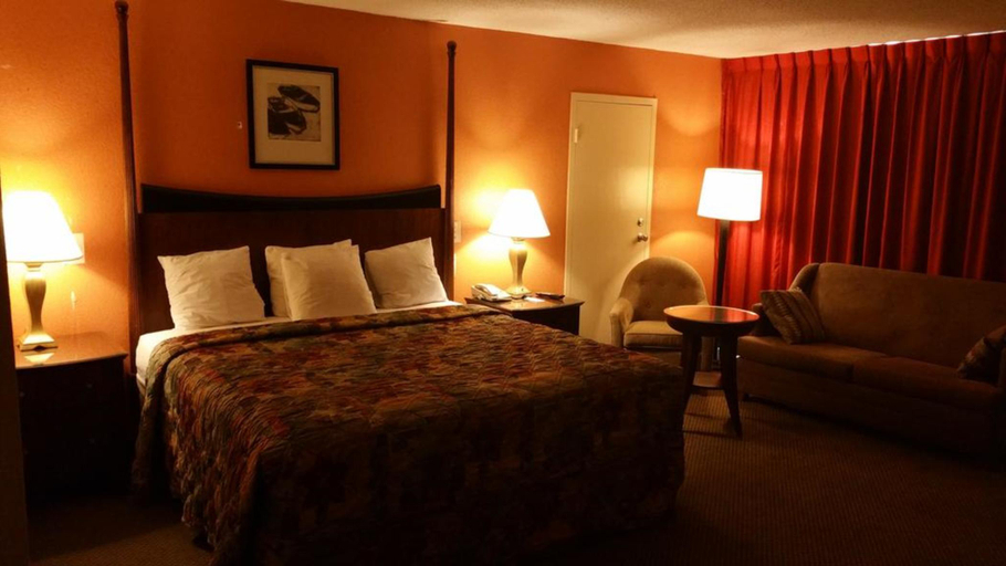Bedroom 2, Jackson Hotel And Convention Center, Madison