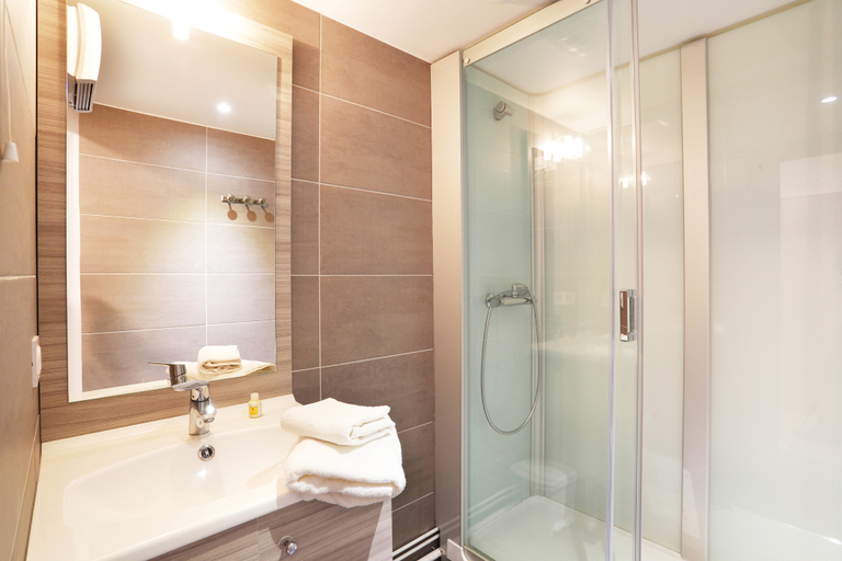 Bathroom 5, Nemea La Soulane, Hautes-Pyrénées