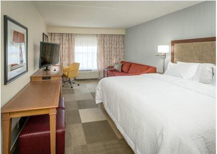 Bedroom 3, Hampton Inn & Suites St. Louis/Alton, Madison