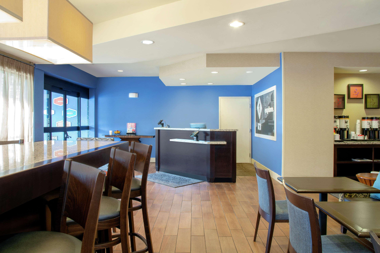 Public Area 2, Hampton Inn by Hilton Merrillville, Lake