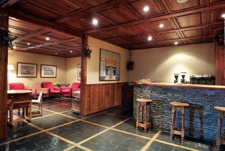 Public Area 4, Hotel Chalet Bassibe, Lleida