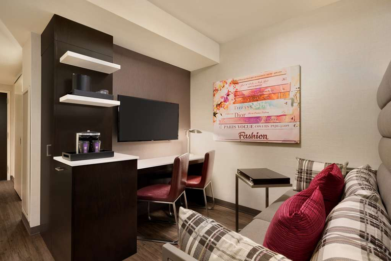 Bedroom 3, Embassy Suites by Hilton New York Manhattan Times Square, New York