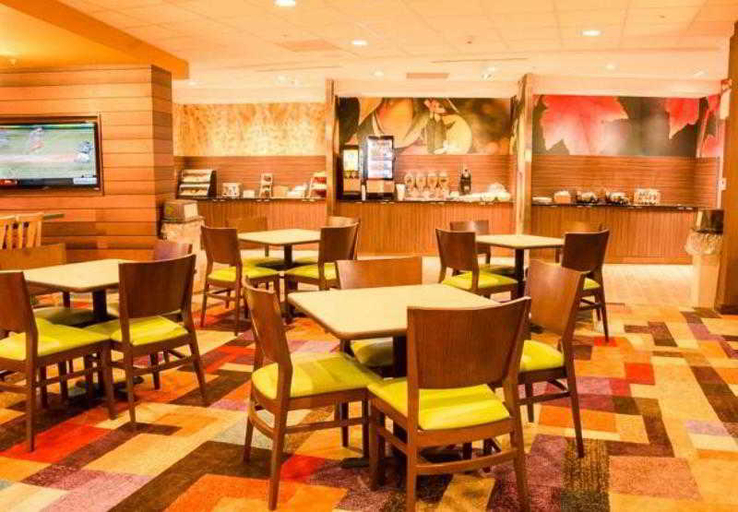 Food & Drinks 5, Fairfield Inn & Suites by Marriott Moncton, Westmorland