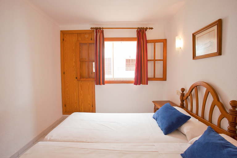 Bedroom 3, Apartamentos Sol y Mar, Baleares