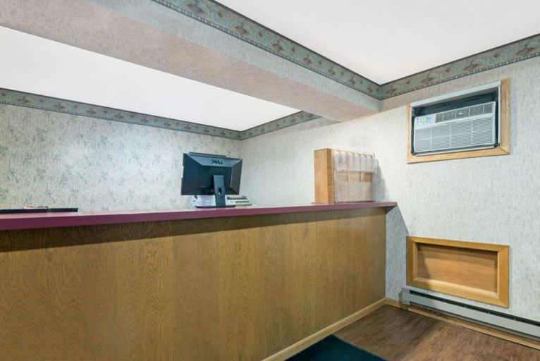 Public Area, Super 8 by Wyndham Milbank SD, Grant