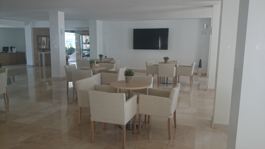 Public Area 3, R2 Veronica, Baleares