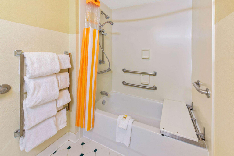 Bathroom 4, La Quinta Inn and Suites USF - Busch Gardens, Hillsborough
