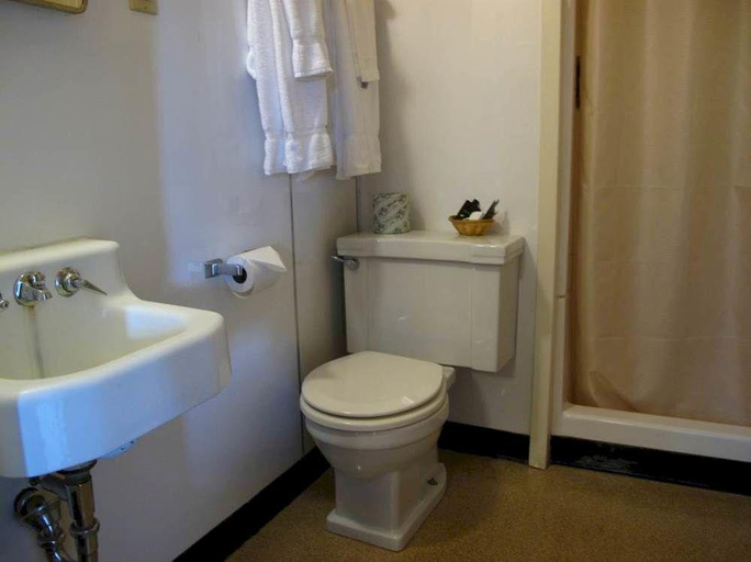 Bathroom, Glacier Park Lodge, Glacier