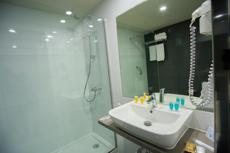 Bathroom 5, Ona Marbella Inn, Málaga
