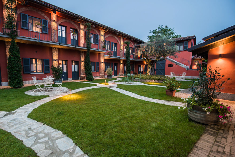 Exterior & Views 26