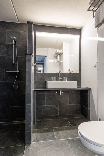 Bathroom 5, Bastion Hotel Amsterdam Noord, Amsterdam