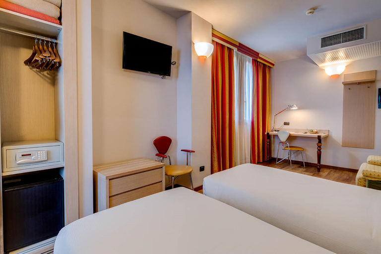 Bedroom 2, Art & Hotel Aeroporto, Bergamo
