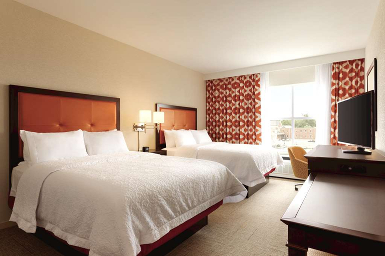 Bedroom 4, Hampton Inn St. Albans, Franklin