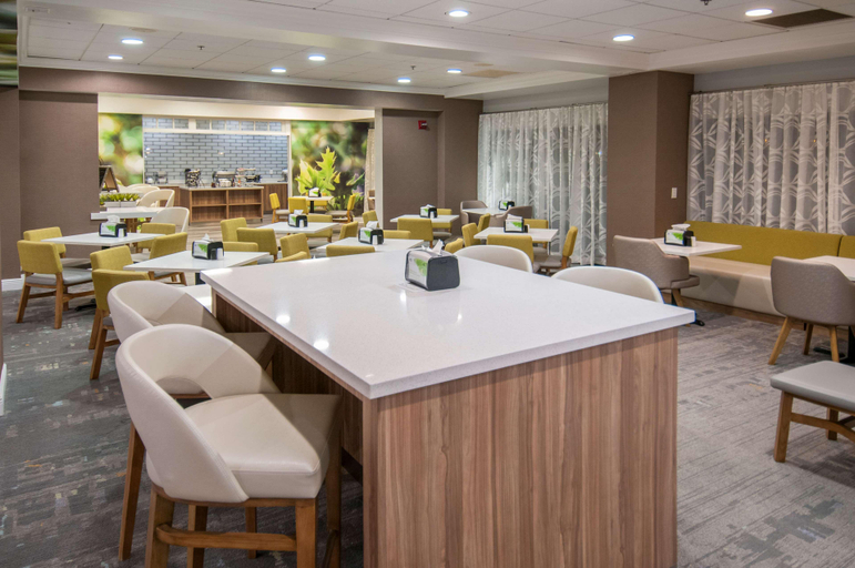 Food & Drinks 5, Four Points by Sheraton Alexandria, Rapides