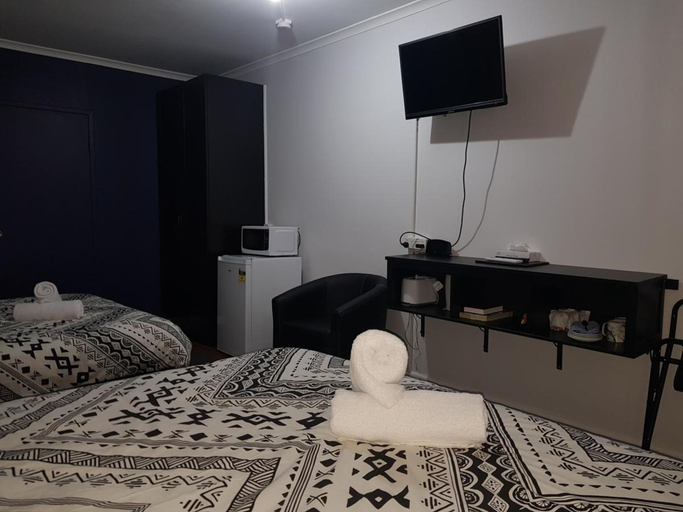 Others 4, The Q Motel, Rockhampton
