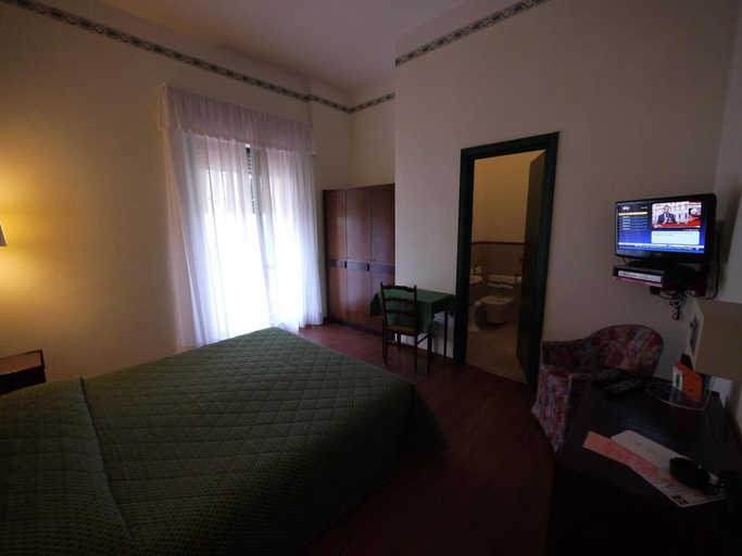 Bedroom 4, Piccadilly, Lucca
