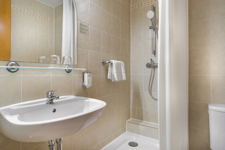 Bathroom 4, East City Hotel, Budapesti