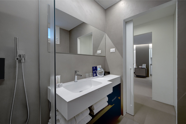 Bathroom 5, Grand Resort Du Lac Et Du Parc, Trento