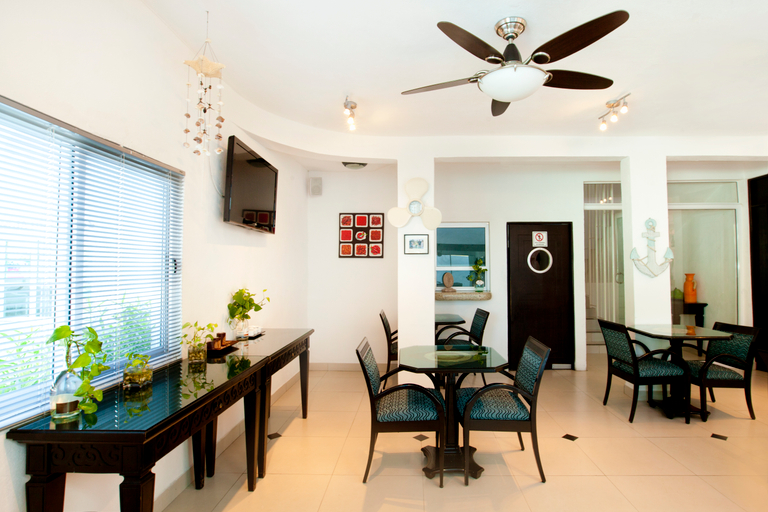 Public Area 2, Hotel del Sol, Isla Mujeres